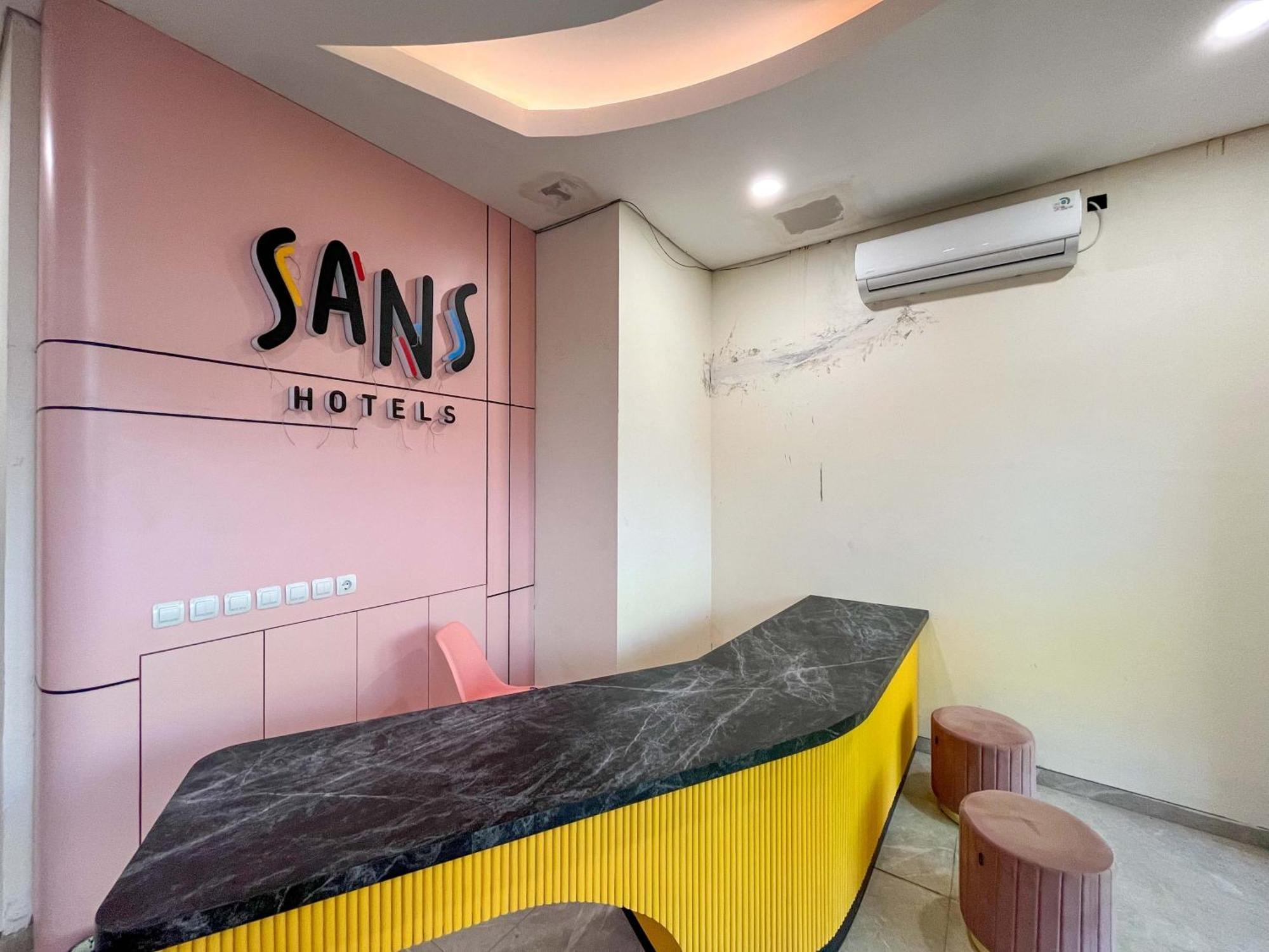Sans Hotel Premiere Majapahit Семаранг Екстер'єр фото